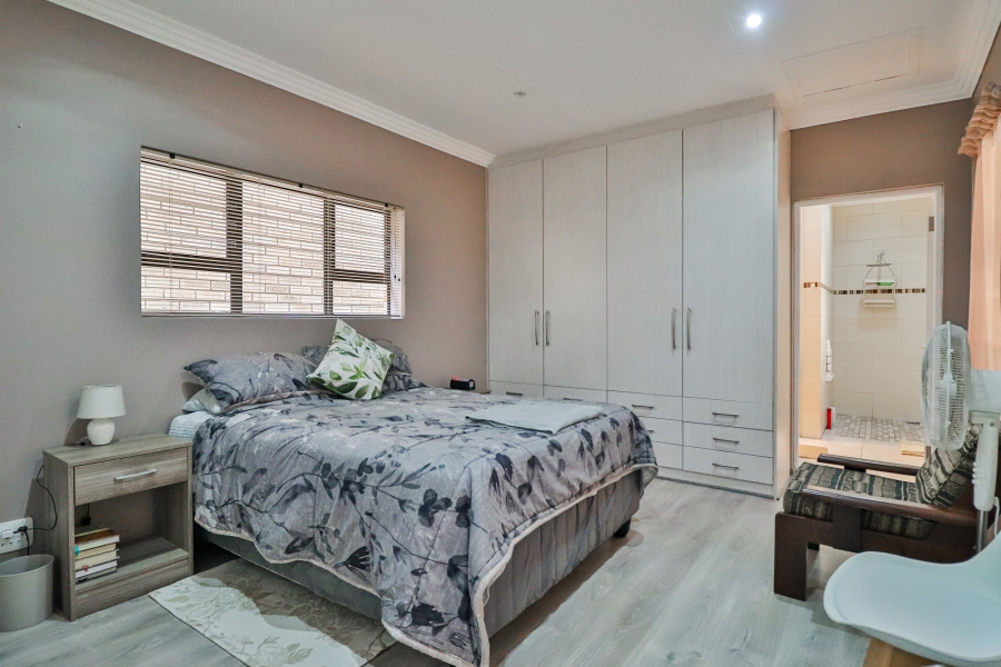 4 Bedroom Property for Sale in Island View Western Cape
